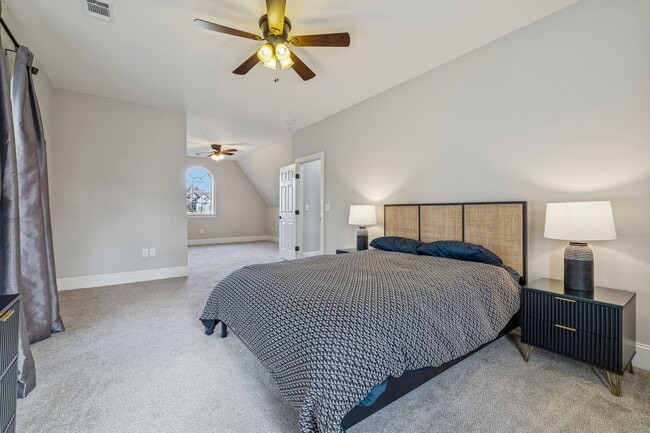 Building Photo - 594 Lake Haven Dr