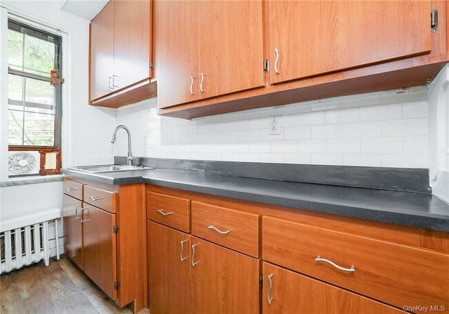 Building Photo - 14 N Chatsworth Ave