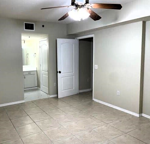 Building Photo - 9340 Fontainebleau Blvd