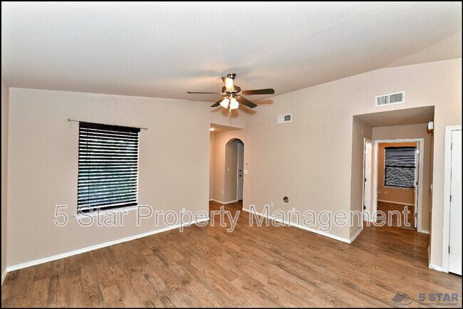 Building Photo - 916 Villa Seca Dr
