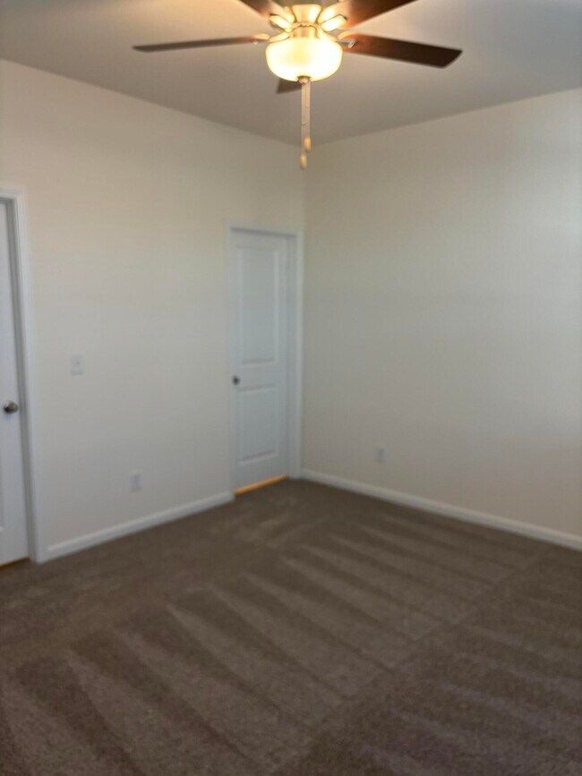 Building Photo - 370 Acorn St