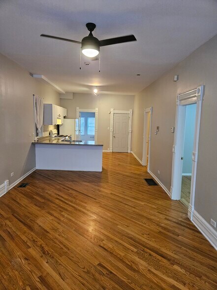 Building Photo - 3249 N Lakewood Ave