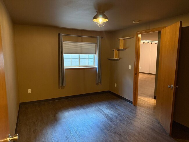 Building Photo - Remodeled 3BR 3BA Duplex in Black Earth –  $2800 month