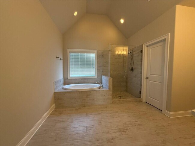 Building Photo - 6440 Bellmoore Park Ln