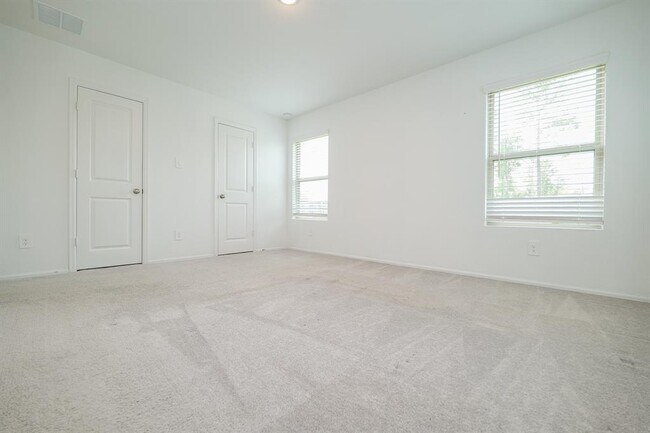 Building Photo - 2909 Mallorca Dr