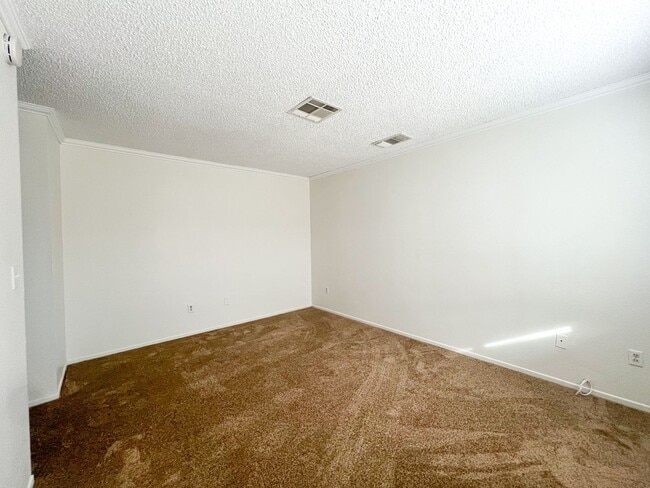 Building Photo - Homey 2 Bedroom 2 Bathroom Near Base