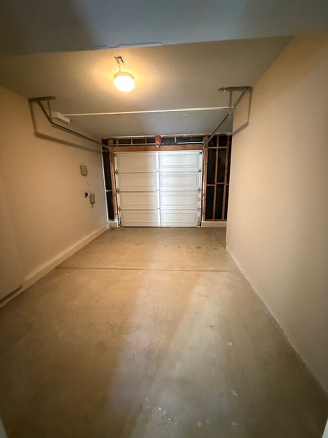 Building Photo - Beautiful Home located in Sunbow