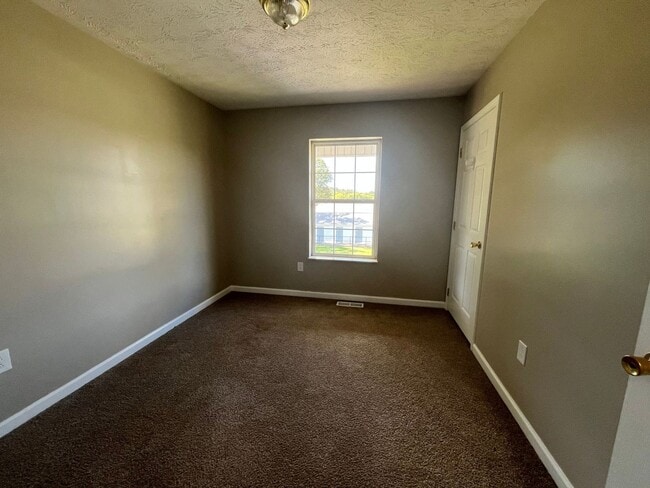 Building Photo - 3 bedroom 2 bath single family home