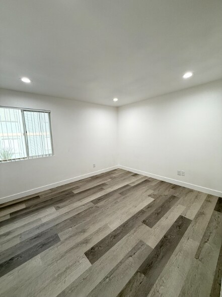 Building Photo - 1750 Karen Ave