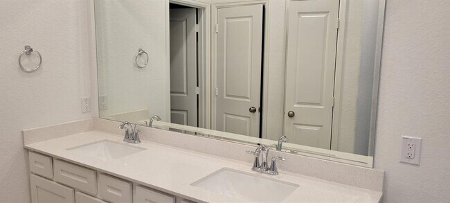 Building Photo - 579 Dry Fork Ln