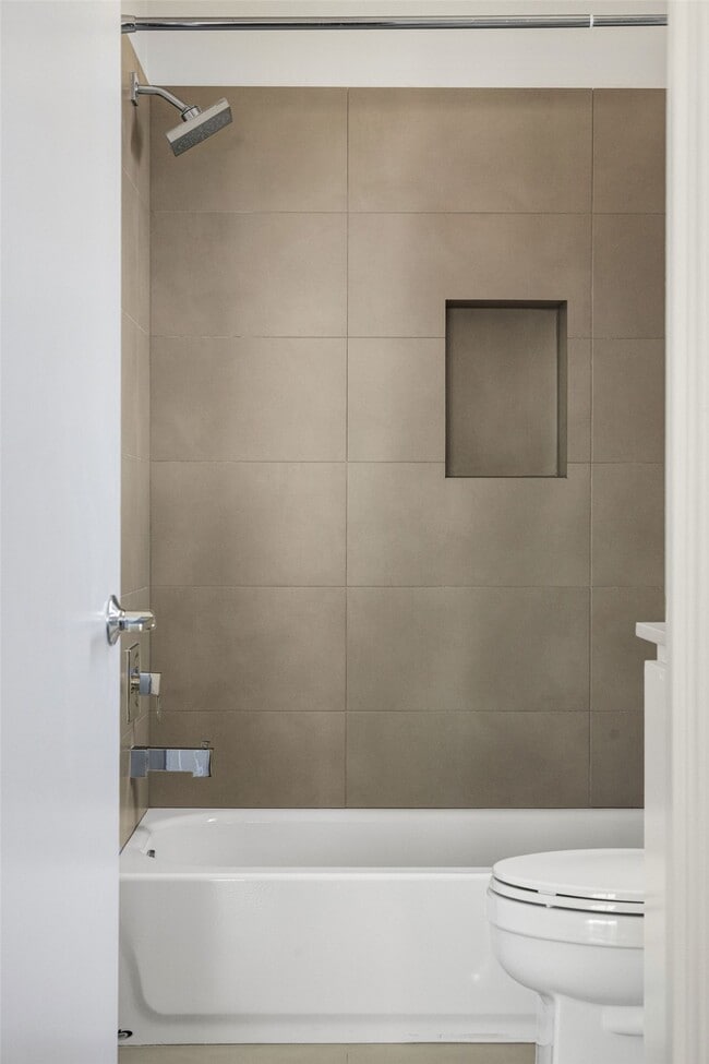 Building Photo - 306 W Pierce St