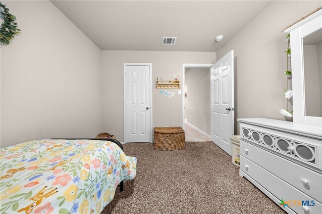 Building Photo - 5102 Karen Grn Dr