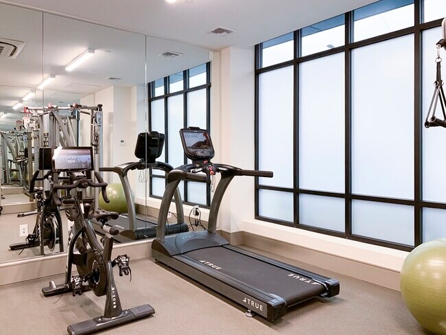 Building Photo - 214 Market St