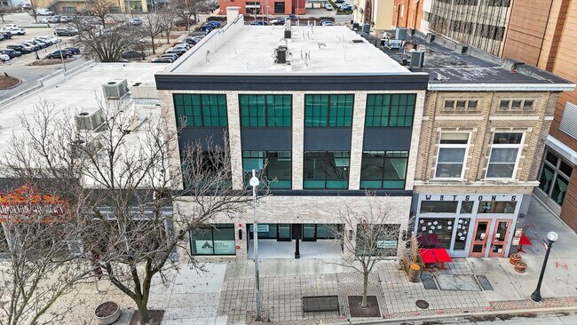 Building Photo - Live in Luxury! Stunning 1-Bedroom Apartment in Downtown Champaign