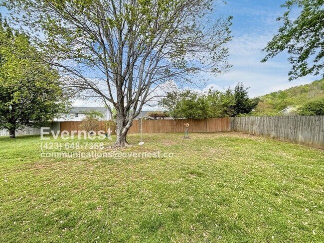 Building Photo - 3-Bedroom, 2-Bath Home with Modern Applian...