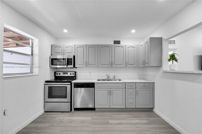 Building Photo - 3494 SW 56th Ave