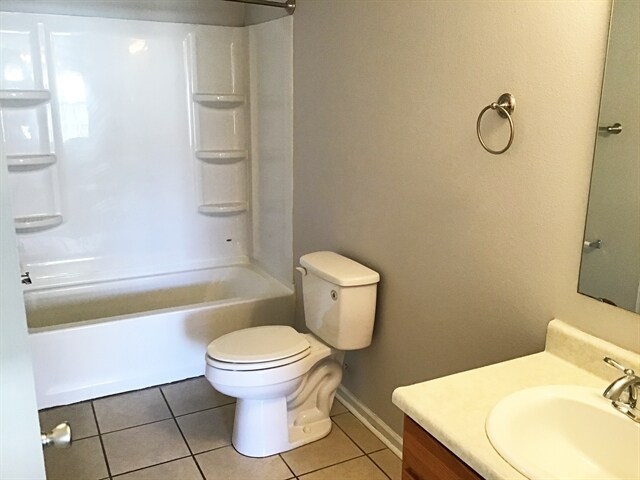 Building Photo - 662 Holly Rose Way