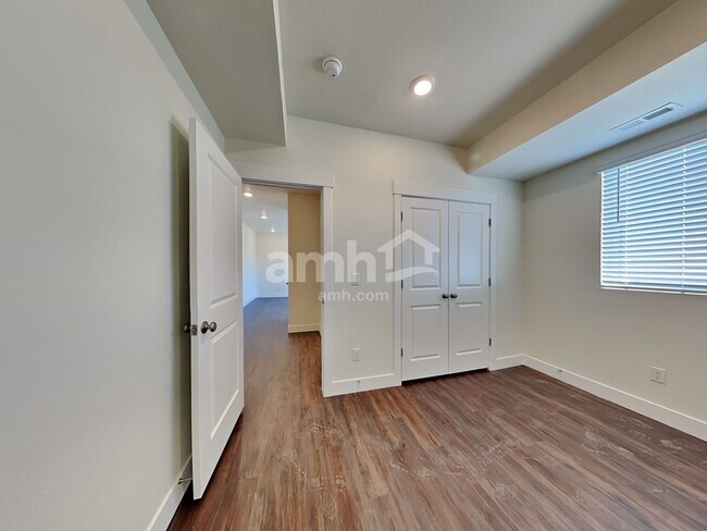 Building Photo - 3921 Wyedale Wy