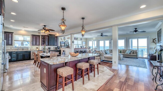 Building Photo - 909 N Cambridge Ave