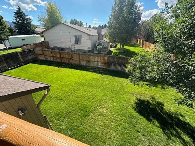 Building Photo - Three Bedroom / Two Bathroom Home