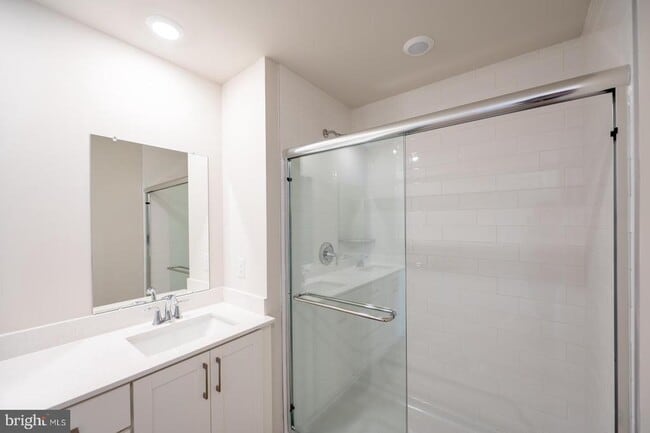 Building Photo - 715 Platinum Dr
