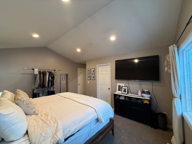 Building Photo - NEW YEAR NEW HOME! 3 bed, 2.5 bath, 2 car garage in South Anchorage