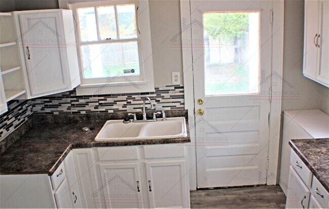 Building Photo - Updated Single Family Home in Montgomery C...