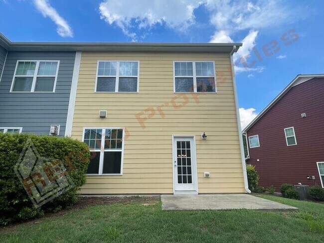 Building Photo - Beautiful 2 Story 3 Bedroom End Unit Townh...