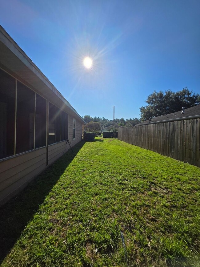 Building Photo - Charming single-story 3-bedroom, 2-bath home