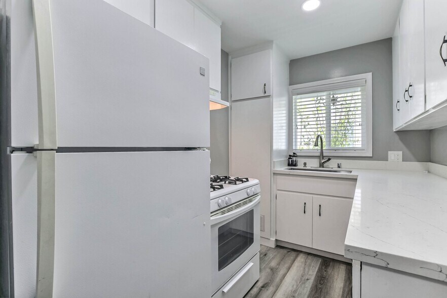 Building Photo - 148 E Iowa Ave