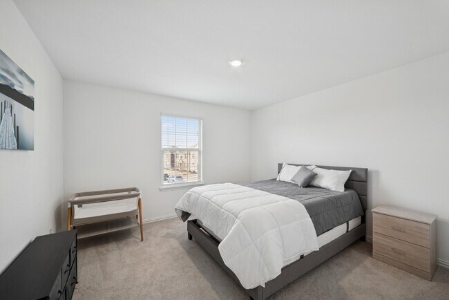 Building Photo - 10040 Thornapple Rd