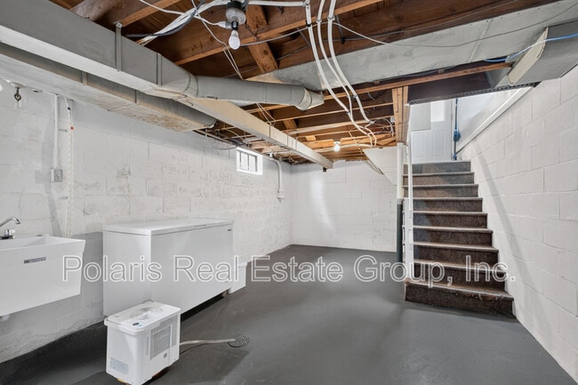 Building Photo - 5428 E 10th St