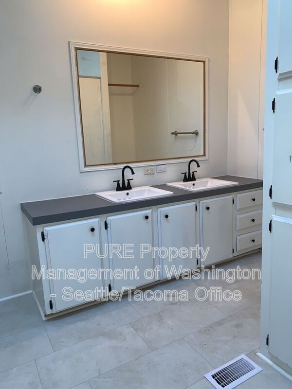 Building Photo - 16008 34th St E