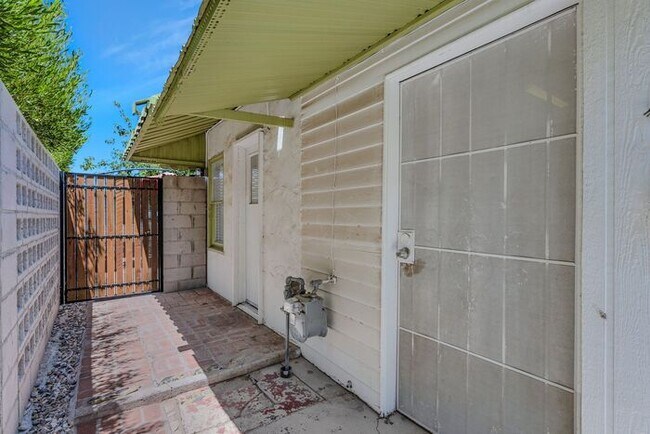 Building Photo - Charming home located in a highly convenient central Phoenix area