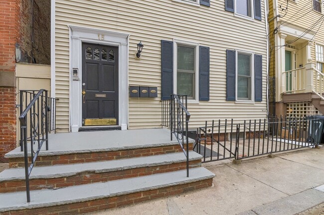 Primary Photo - 15 Wayne St