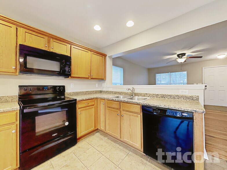 Building Photo - 4560 Stone Mountain Dr