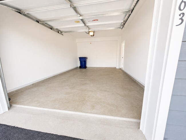 Building Photo - Modern Blacksburg Townhome with Garage, Balcony, Internet & Water Included with the Rent