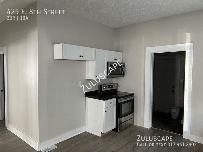 Building Photo - 425 E 8th St