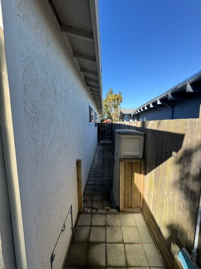 Building Photo - Beautifully Updated 3-Bedroom Home – First...