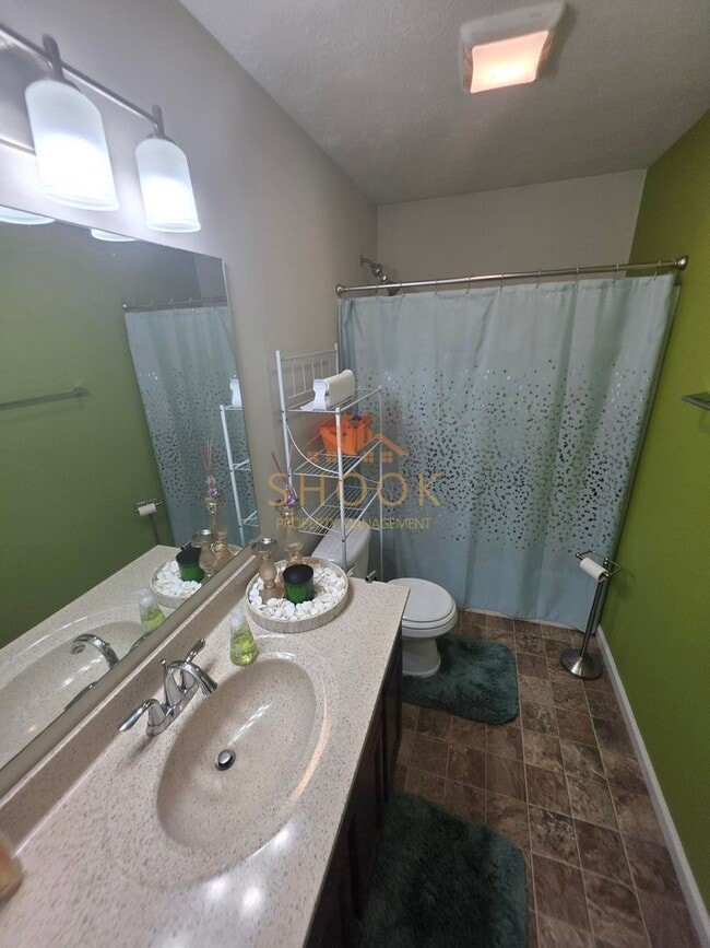 Building Photo - MOVE IN SPECIAL OF THE YEAR! Sign a lease ...