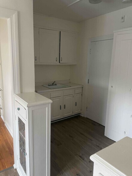 Building Photo - 1682 Elbur Ave