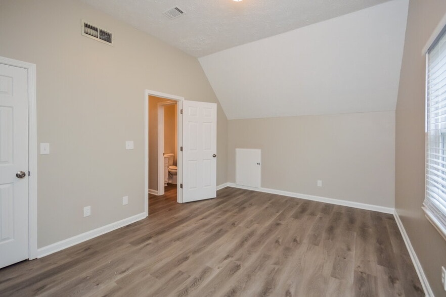 Building Photo - 9136 Tara Dr SW
