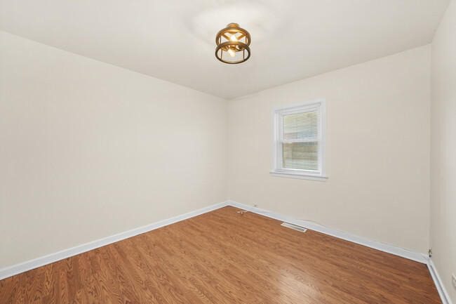 Building Photo - 1621 S Crescent Ave