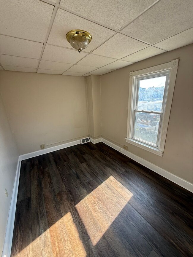 Building Photo - Duplex located on West Wilson Blvd.