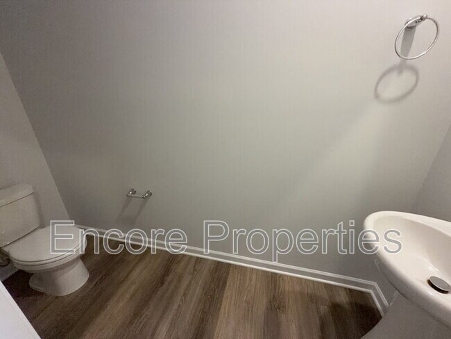 Building Photo - 3219 Bailey Lk Dr