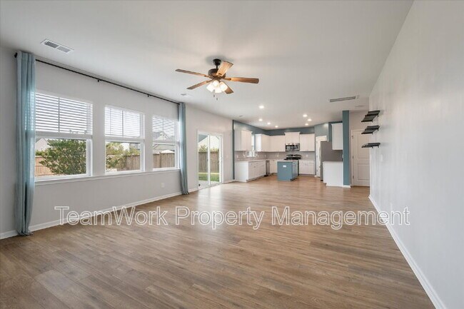 Building Photo - 208 Evergreen Ave