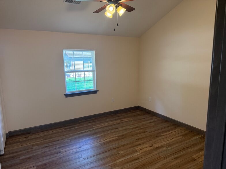 Building Photo - 526 Gillham St