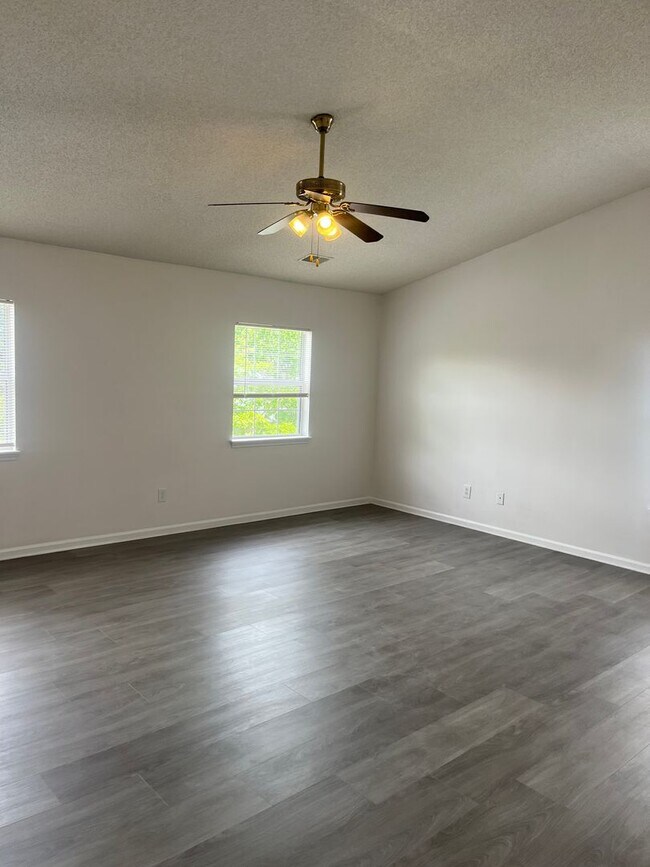 Building Photo - Available now. Great 4BR/2.5BA Home in Park Hill Place!