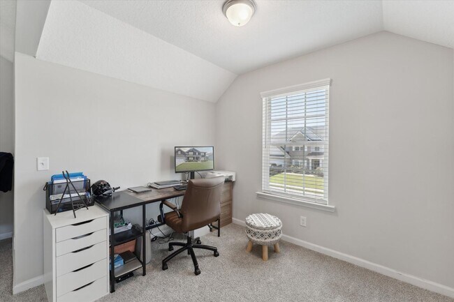 Building Photo - AVAILABLE OCTOBER 2025 [PET FRIENDLY]
