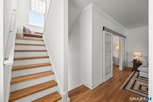 Building Photo - 35 Moorland Dr